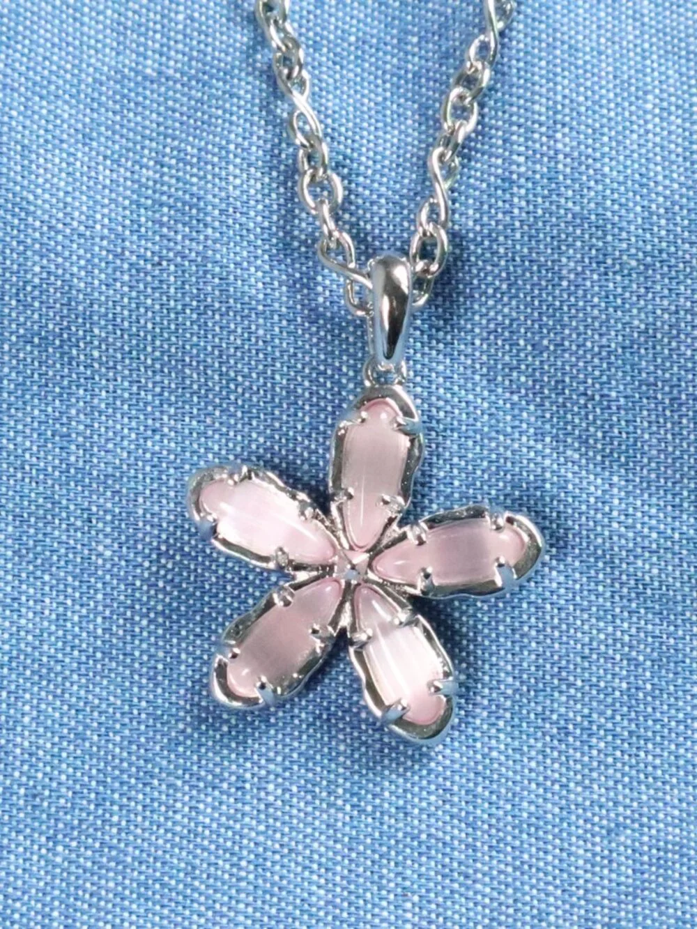 Kendra Scott Kyla Pink Cat's Eye Glass Necklace NEW - Picture 2 of 2